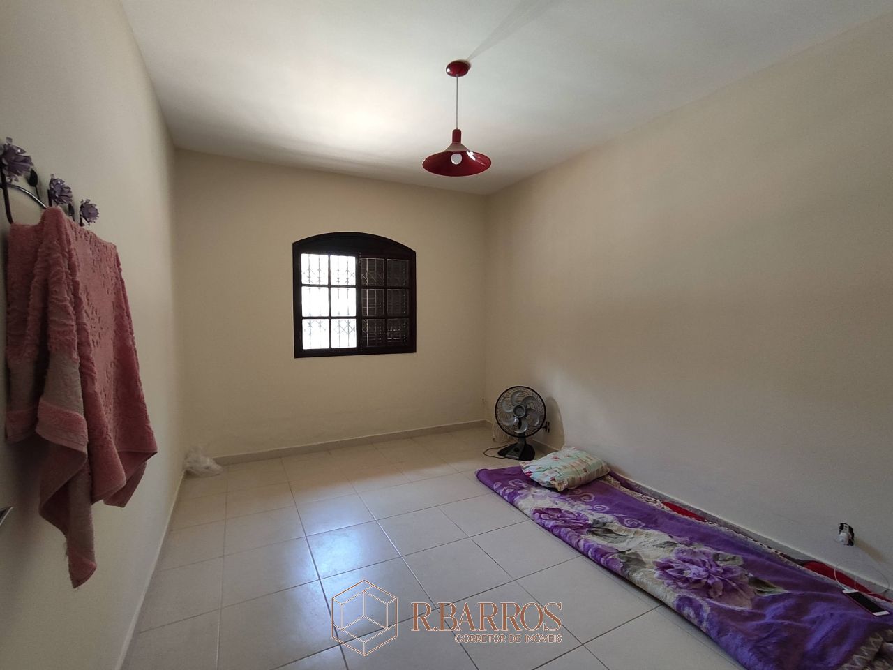 Residencial - Casa com dois andares em terreno plano com piscina | Código:CS071