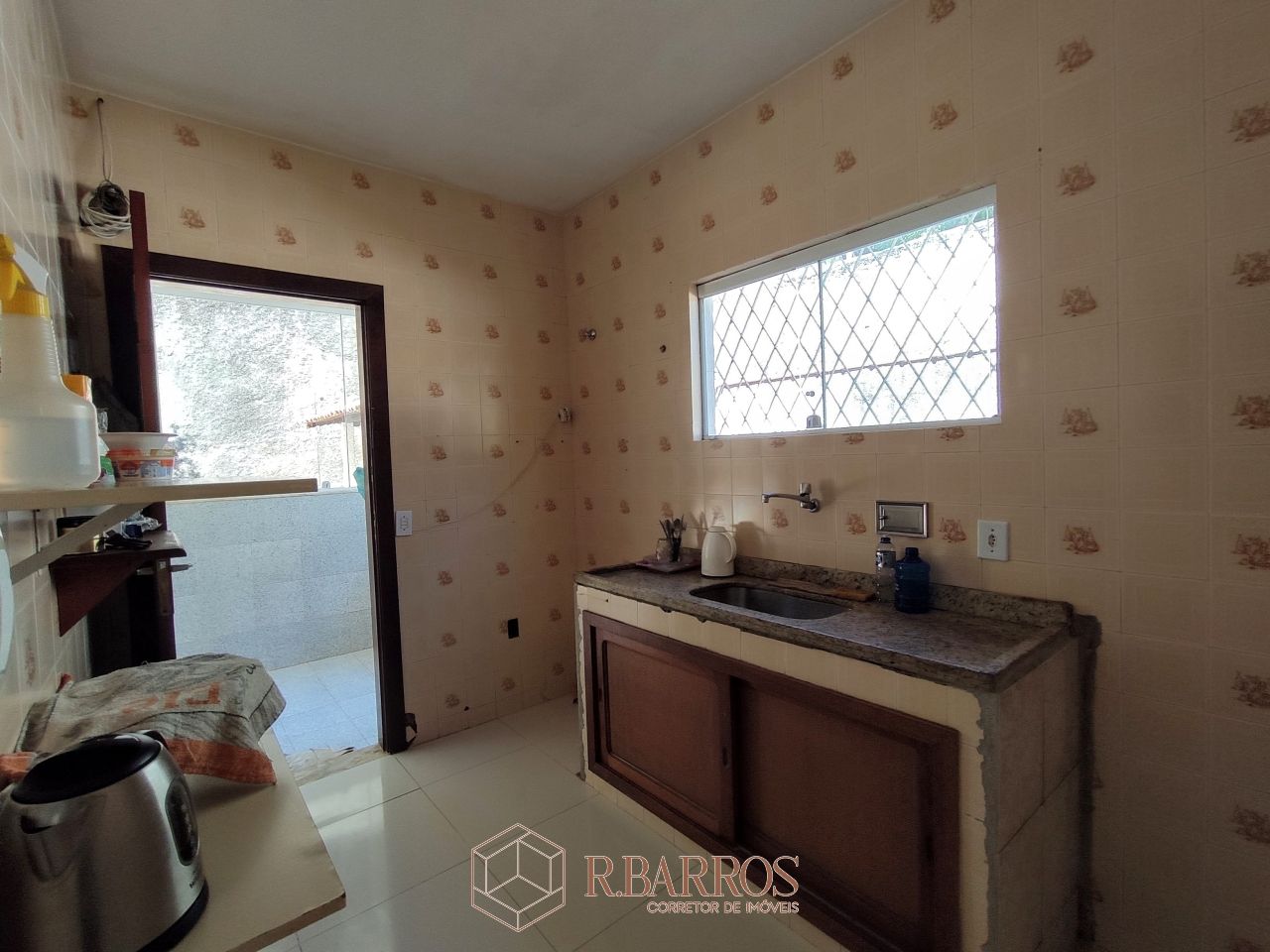 Residencial - Casa com dois andares em terreno plano com piscina | Código:CS071