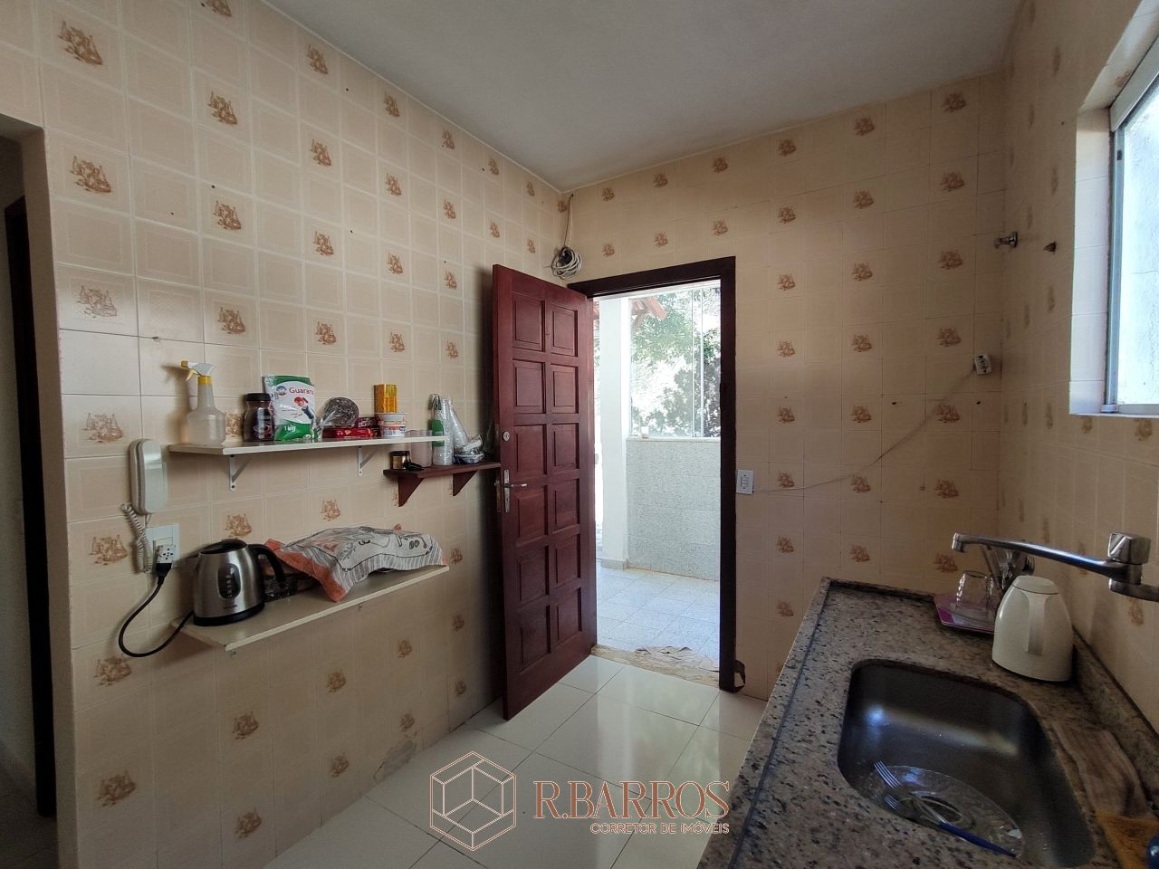 Residencial - Casa com dois andares em terreno plano com piscina | Código:CS071