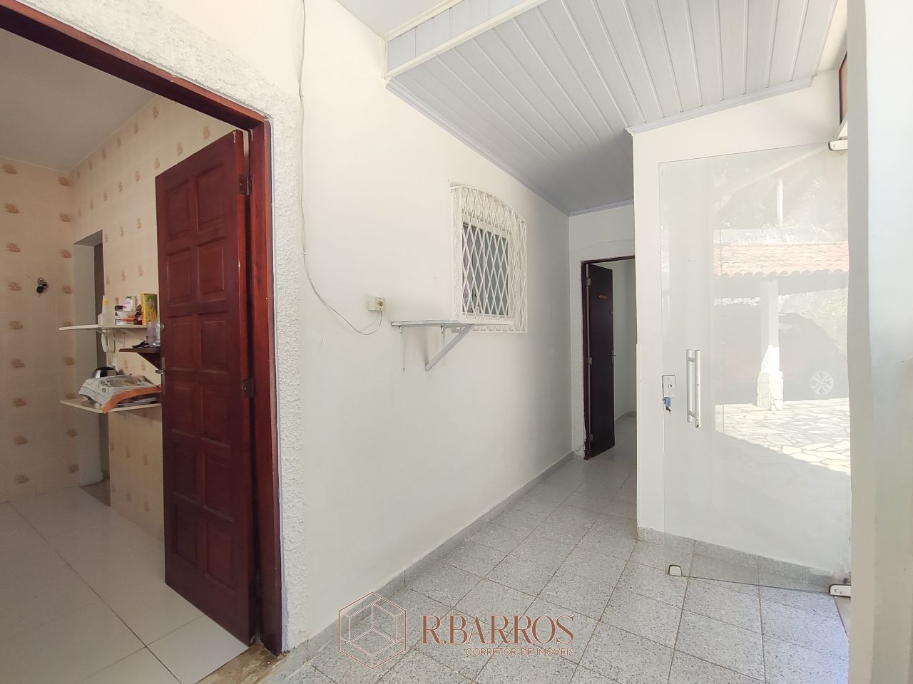 Residencial - Casa com dois andares em terreno plano com piscina | Código:CS071