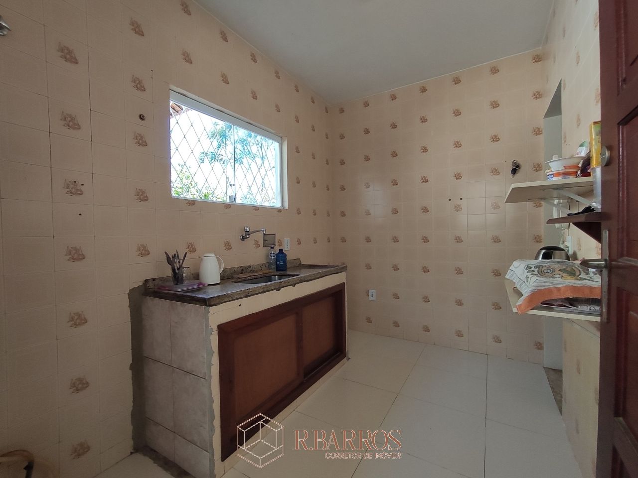 Residencial - Casa com dois andares em terreno plano com piscina | Código:CS071