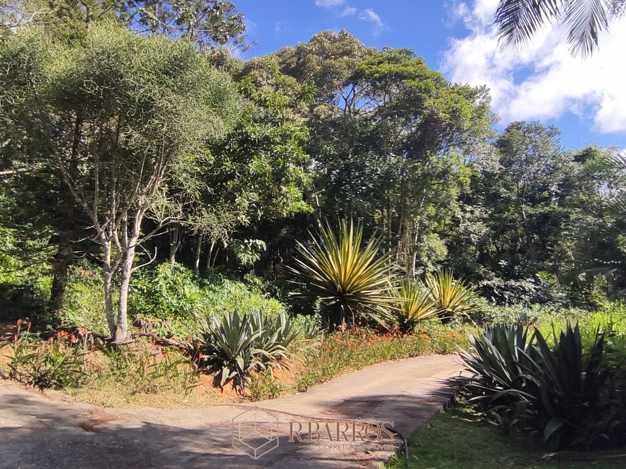 Residencial - Propriedade com ampla área verde e tranquilidade | Código:ST0011