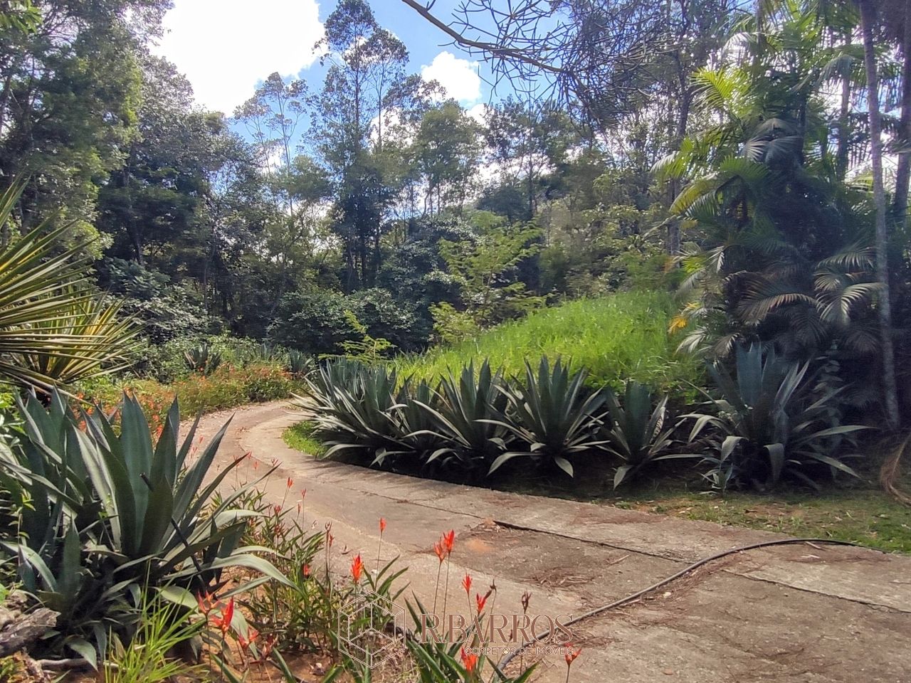 Residencial - Propriedade com ampla área verde e tranquilidade | Código:ST0011