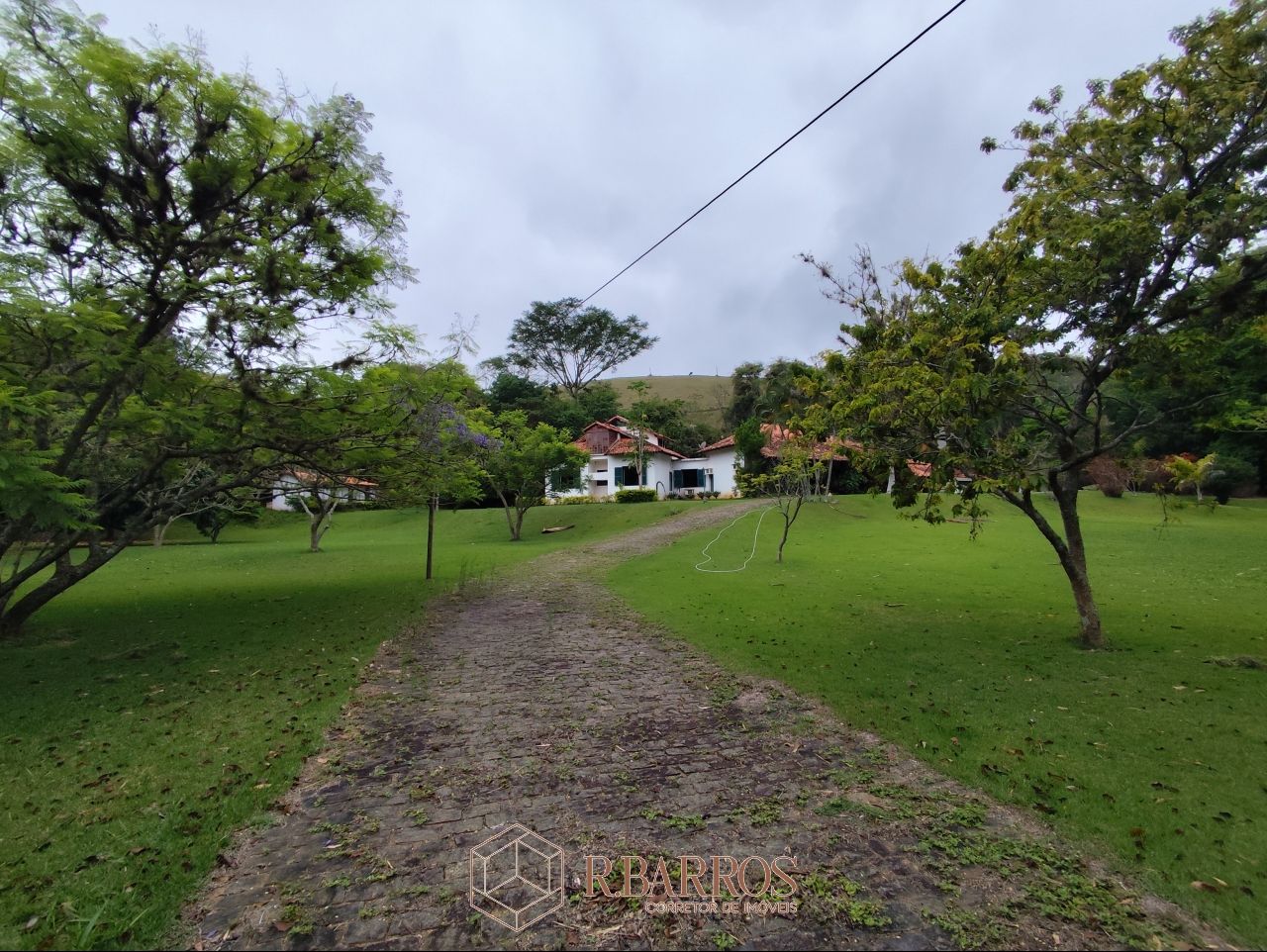Residencial - Refúgio, Tradição e Conforto em Meio à Natureza | Código:ST013-2025