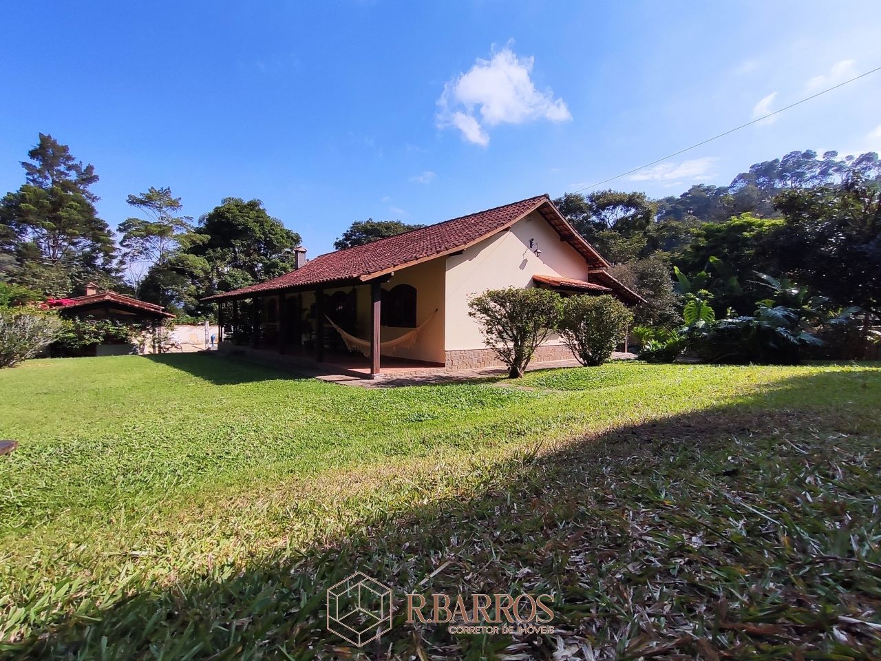 Residencial - Excelente imóvel com total privacidade | Código:CS027