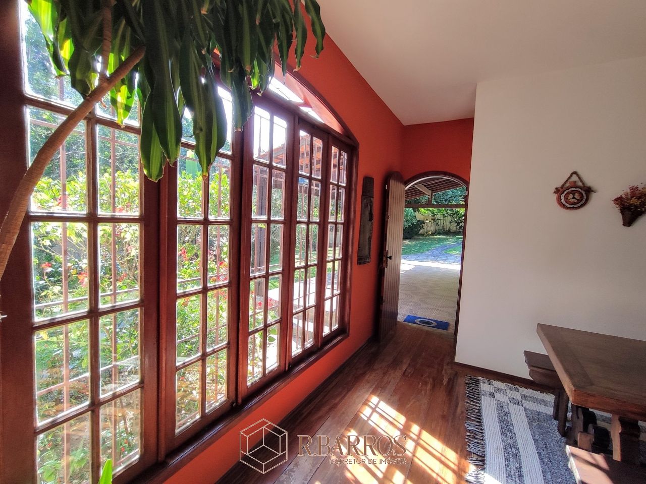 Residencial - Excelente imóvel com total privacidade | Código:CS027