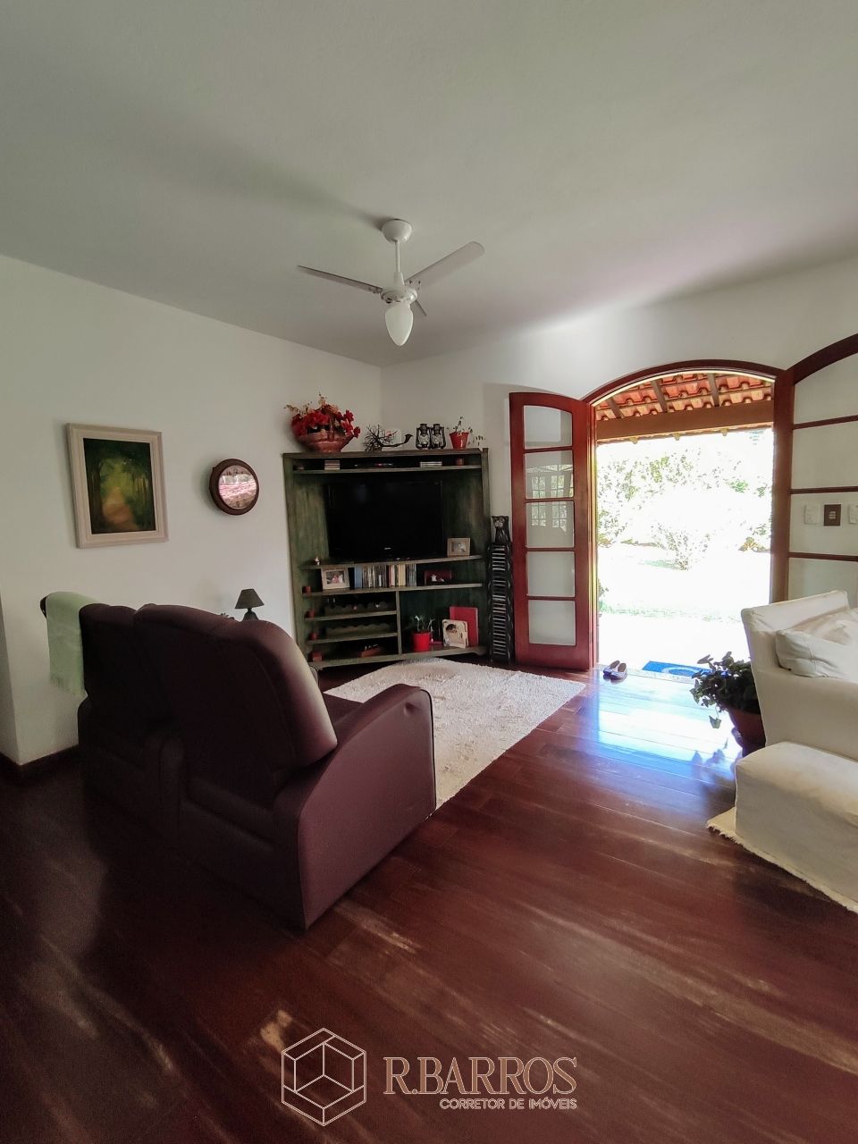 Residencial - Excelente imóvel com total privacidade | Código:CS027