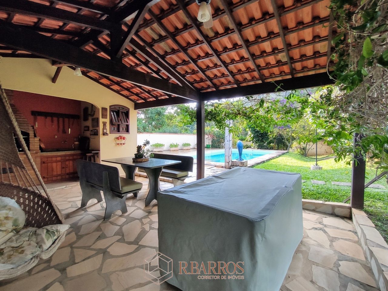 Residencial - Excelente imóvel com total privacidade | Código:CS027