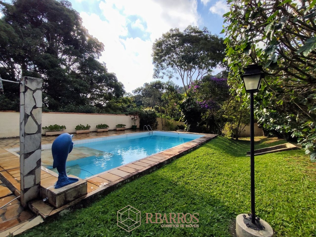 Residencial - Excelente imóvel com total privacidade | Código:CS027