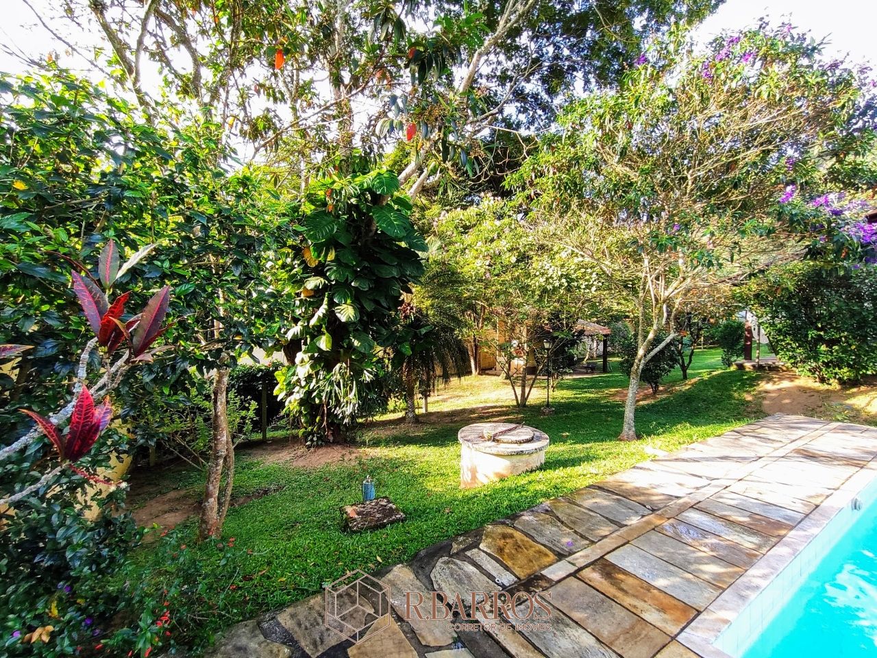 Residencial - Excelente imóvel com total privacidade | Código:CS027