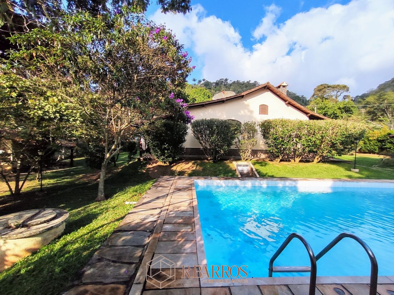Residencial - Excelente imóvel com total privacidade | Código:CS027