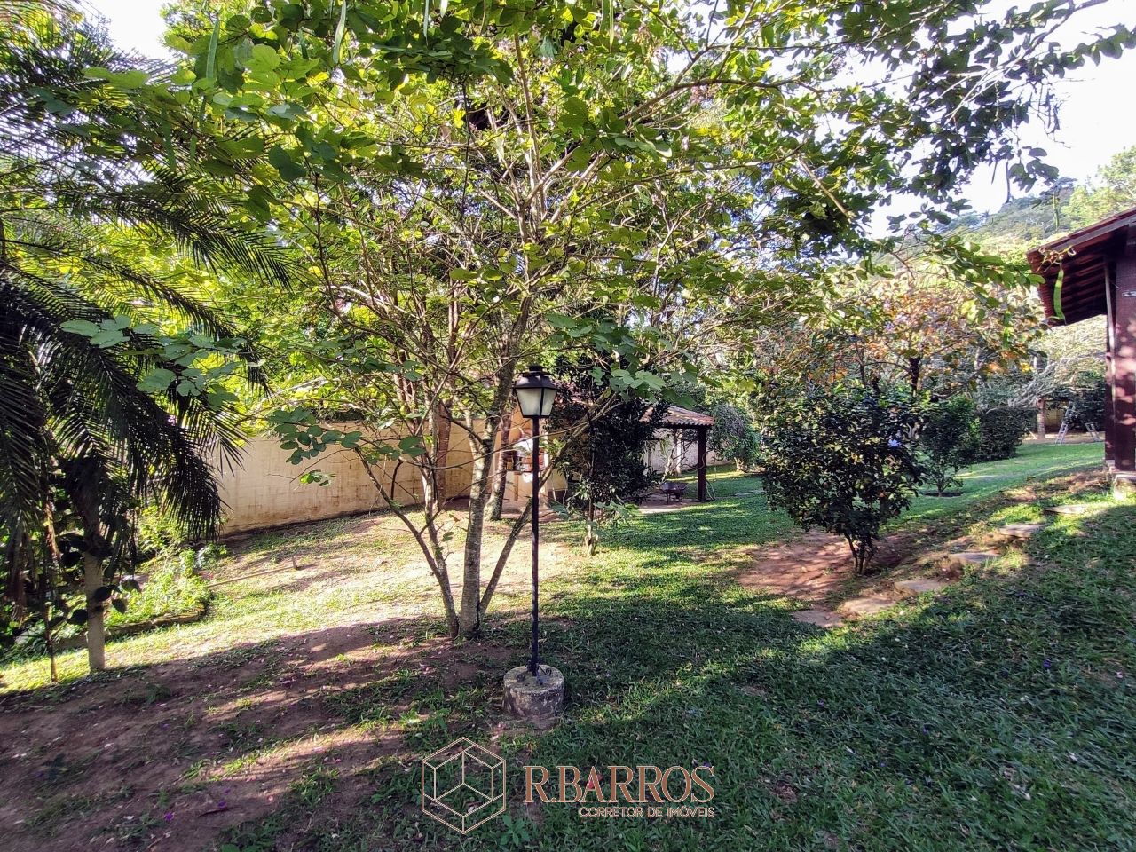 Residencial - Excelente imóvel com total privacidade | Código:CS027