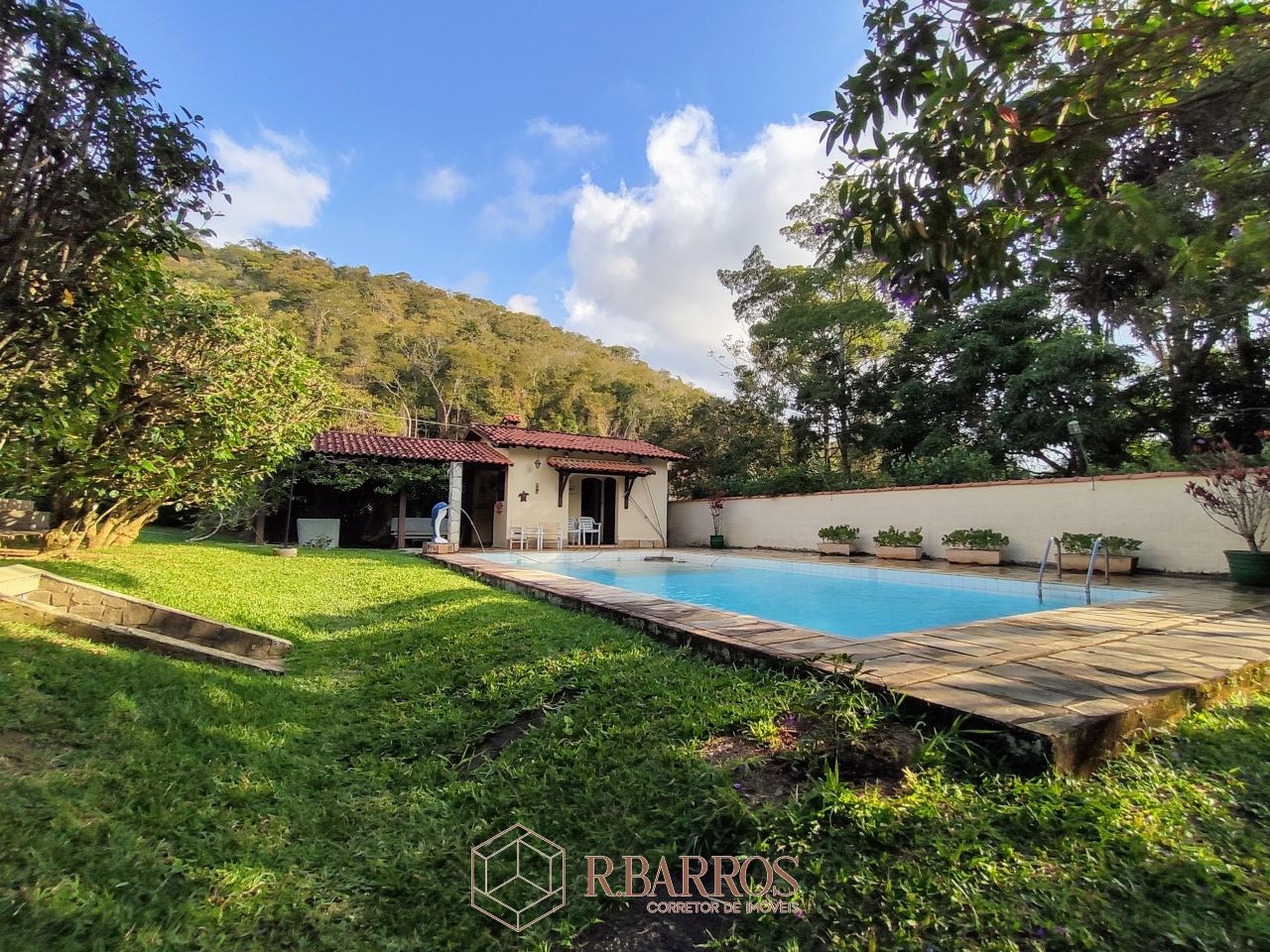 Residencial - Excelente imóvel com total privacidade | Código:CS027