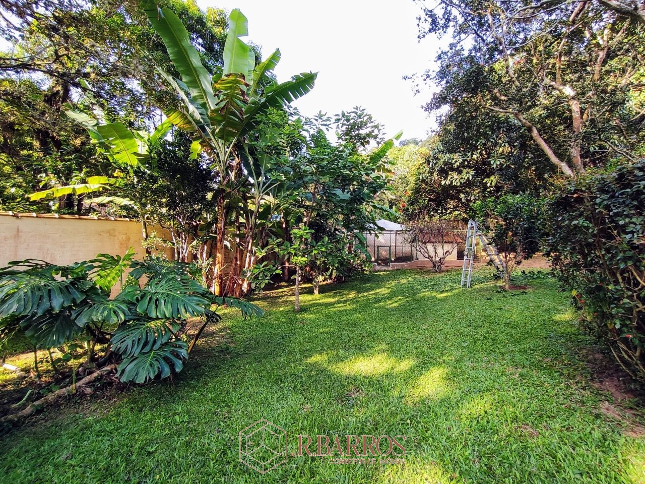 Residencial - Excelente imóvel com total privacidade | Código:CS027