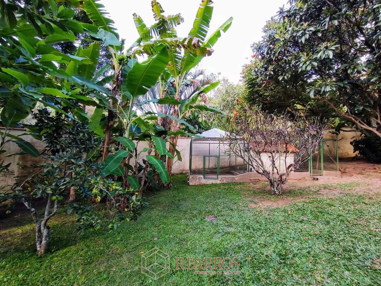 Residencial - Excelente imóvel com total privacidade | Código:CS027