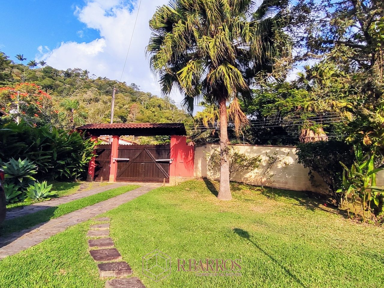 Residencial - Excelente imóvel com total privacidade | Código:CS027
