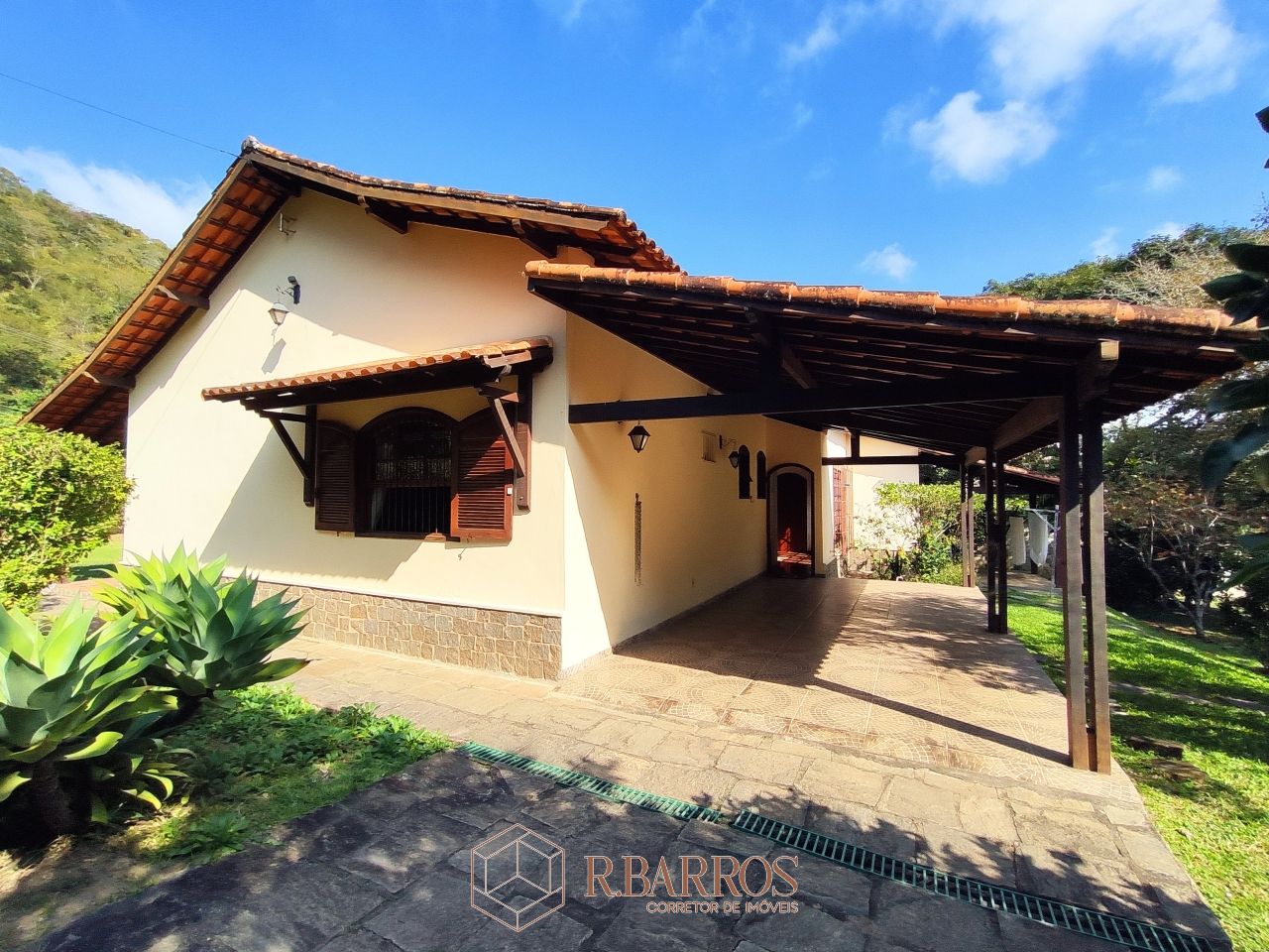 Residencial - Excelente imóvel com total privacidade | Código:CS027