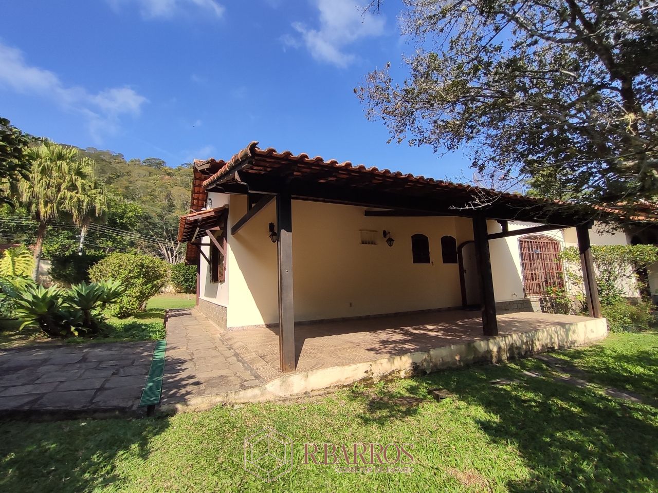 Residencial - Excelente imóvel com total privacidade | Código:CS027