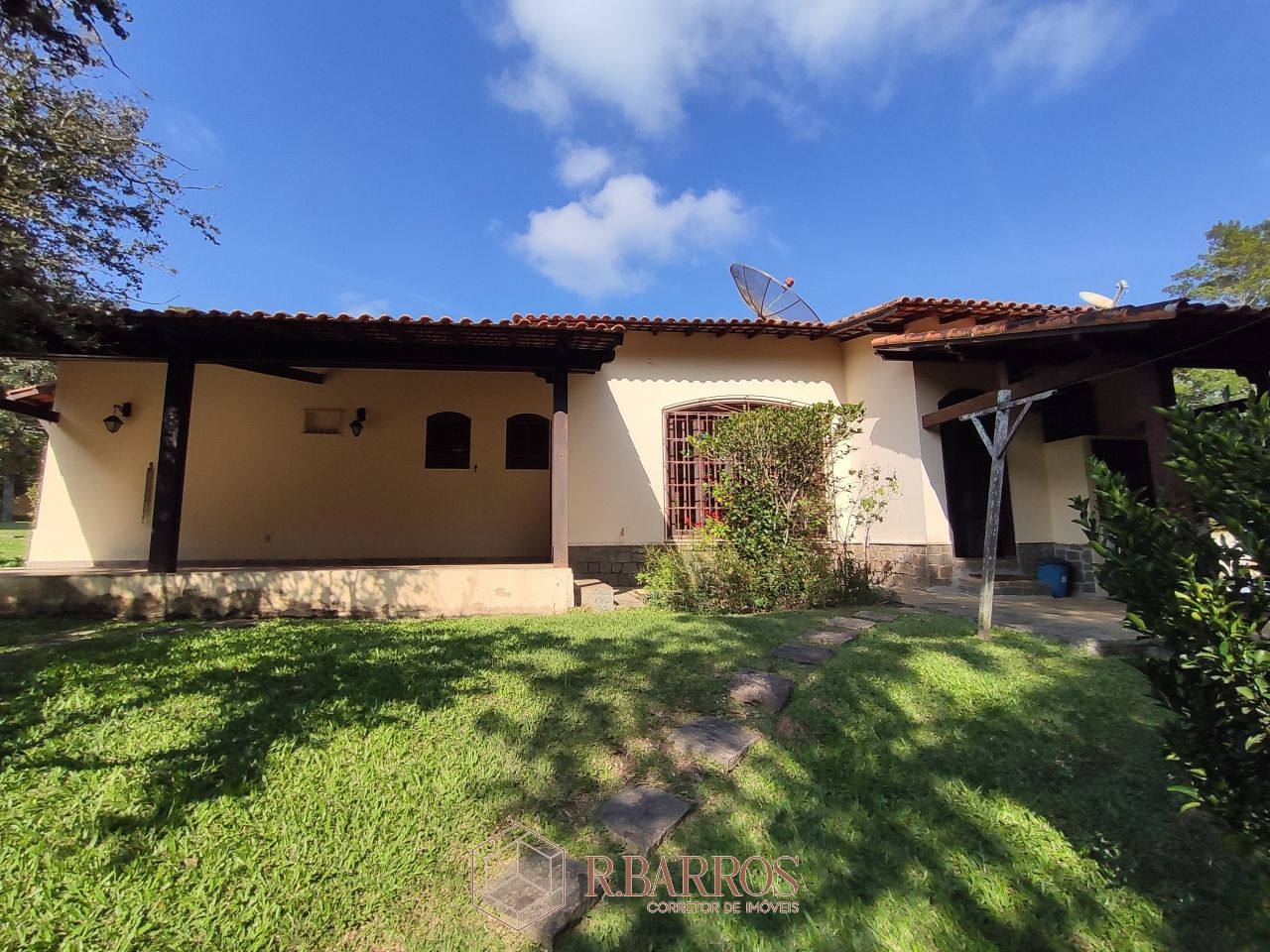 Residencial - Excelente imóvel com total privacidade | Código:CS027