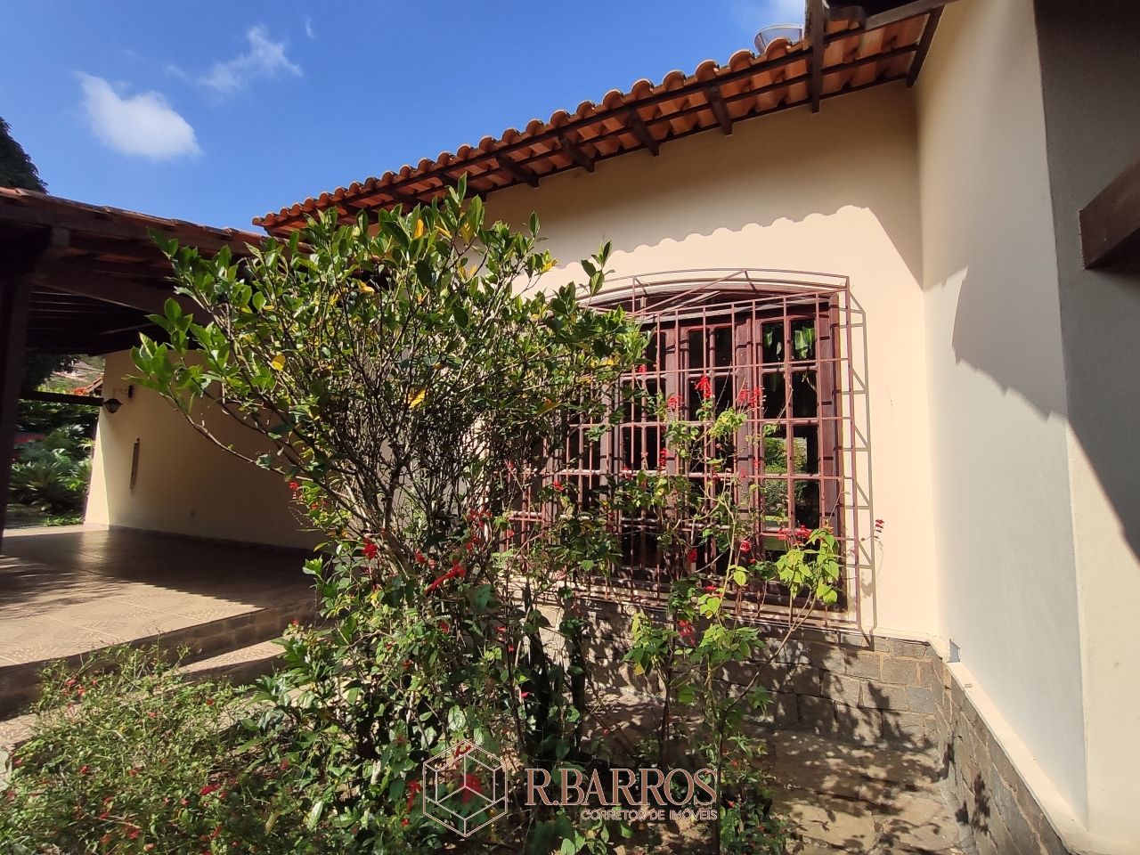 Residencial - Excelente imóvel com total privacidade | Código:CS027