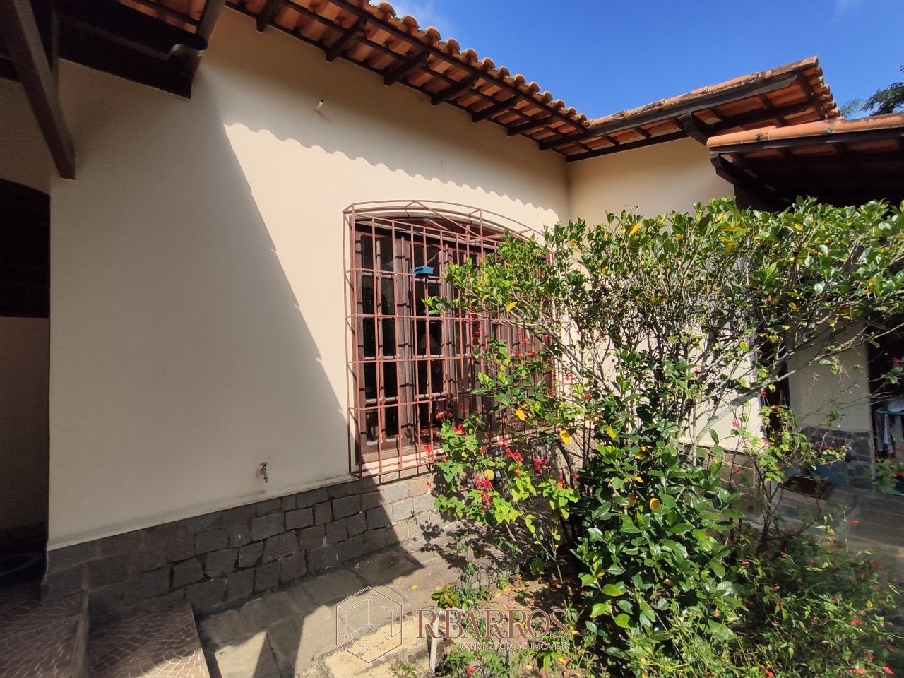 Residencial - Excelente imóvel com total privacidade | Código:CS027
