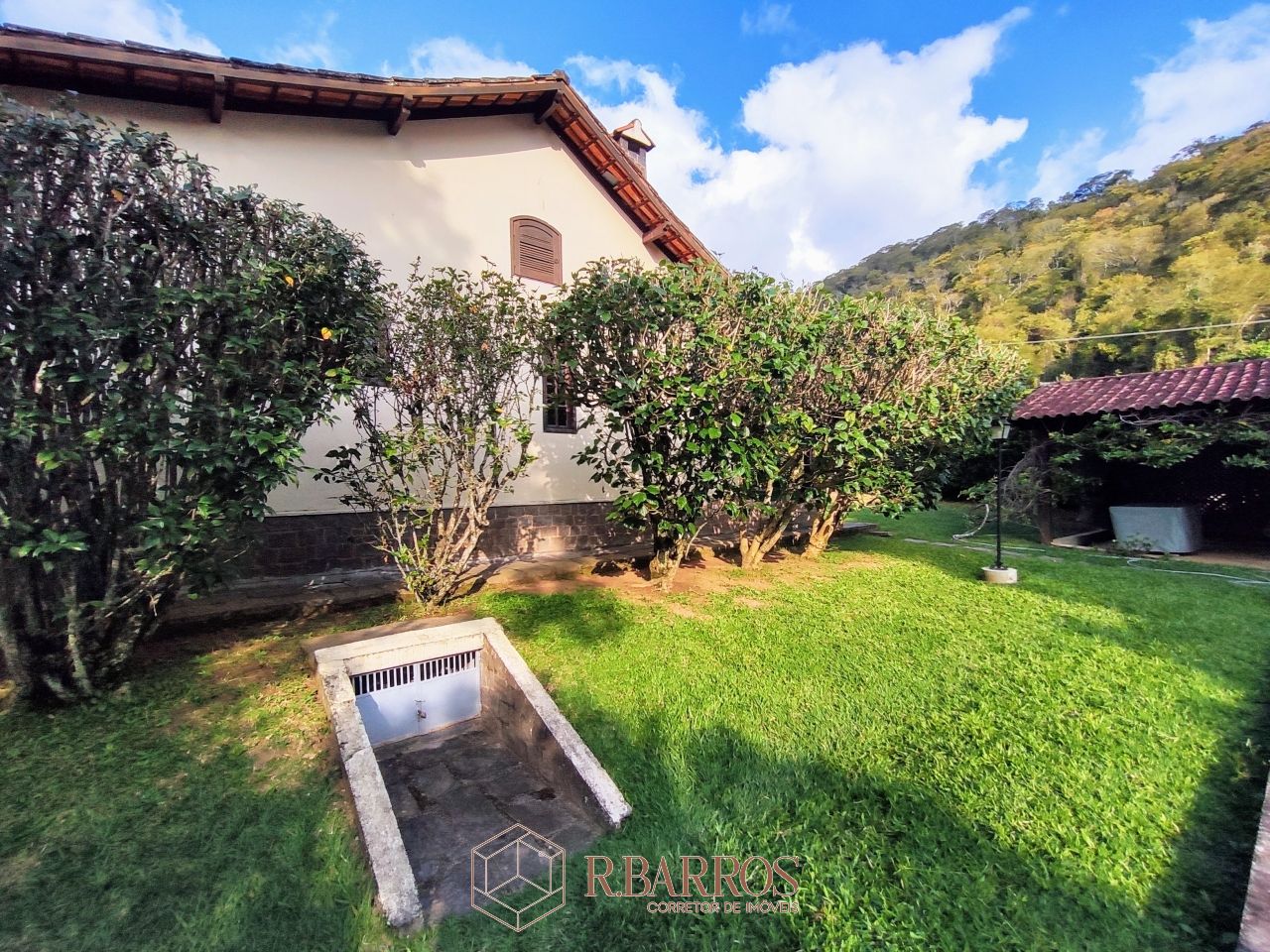 Residencial - Excelente imóvel com total privacidade | Código:CS027